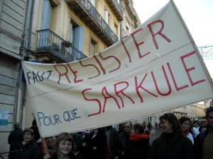 Une des nombreuses banderolles (photo : Mj)