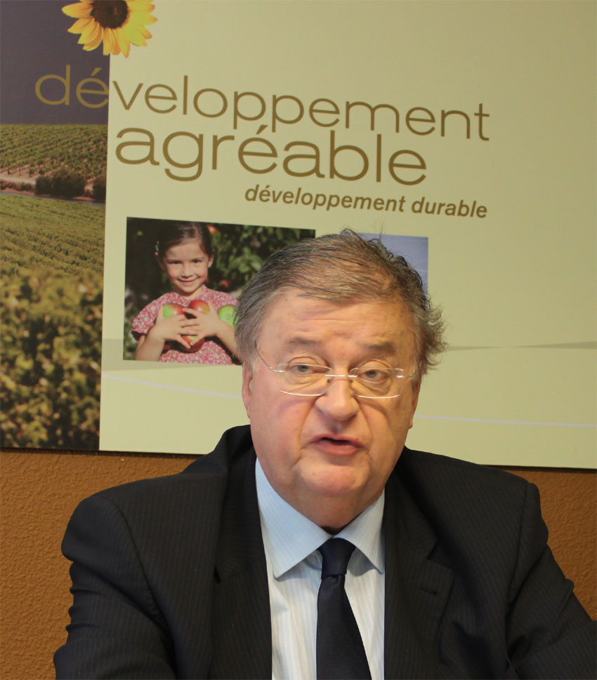Georges Frêche le 9 mars 2010 dans son local de campagne à Montpellier (Photo : Mj)