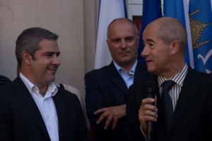 Yannick Povillon (chemise blanche) et Christian Bourquin (avec le micro) lors de l'inauguration des locaux du Club de la presse de Montpellier (photo : Mj)