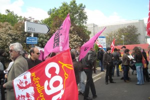Manifestation devant le site Dell de Montpellier le 29 avril 2009 après l'annonce d'un plan social (photo : J.-O. T.)