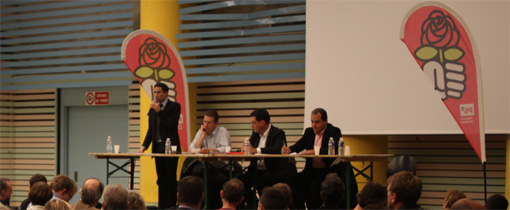 Abdi El Kandoussi, Olivier Dedieu, Laurent Pradeille et Hussein Bourgi lors de l'assemblée générale de présentation des candidats au poste de premier fédéral socialiste de l'Hérault à Montpellier le 13 novembre 2012 (photo : J.-O. T.)