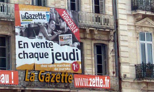 Publicité géante sur la façade de l'immeuble de La Gazette de Montpellier, place de la Comédie le 10 avril 2007 (photo : J.-O. T.)