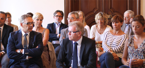 Jean-Pierre Moure (devant au centre) à son local de campagne le 6 septembre 2013 (photo : J.-O. T.)