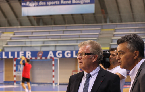 Jean-Pierre Moure, président de l'agglo de Montpellier et Rémy Lévy, président du MAHB le 2 octobre 2012 au palais des sports René Bougnol (photo : J.-O. T.)