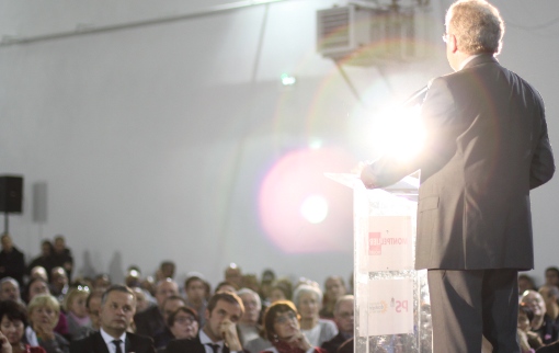 Jean-Pierre Moure en meeting au gymnase Georges Frêche le 31 janvier 2014 (photo : J.-O. T.)