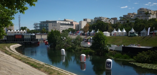 Le Fise 2014 occupe en mai les bords du Lez de l'Hôtel de région au pont Zuccarelli à Montpellier (photo : J.-O. T.)