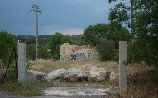 Le terrain de l'université Montpellier I rue des 4 seigneurs, le 12 juin 2014, occupé en 2010 par des Roms (photo : J.-O. T.)