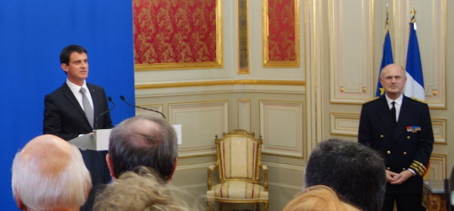 Le premier ministre Manuel Valls et le préfet Pierre Bousquet de Florian le 22 décembre 2014 dans le "Salon d'honneur" de la préfecture de l'Hérault (photo : J.-O. T.)