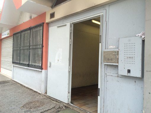 L'entrée de l'immeuble Font del Rey sur le Grand mail de la Paillade à Montpellier le 3 mars 2016 (photo : Lucie Lecherbonnier)