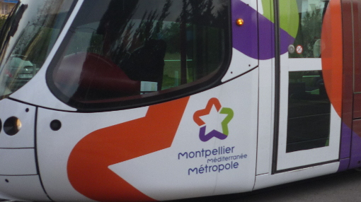 Un tramway aux couleurs de la métropole de Montpellier le 12 février 2015 (photo : J.-O. T.)